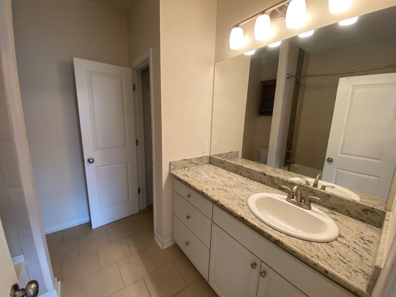 208 Caudill Dr - Photo 3 of 12