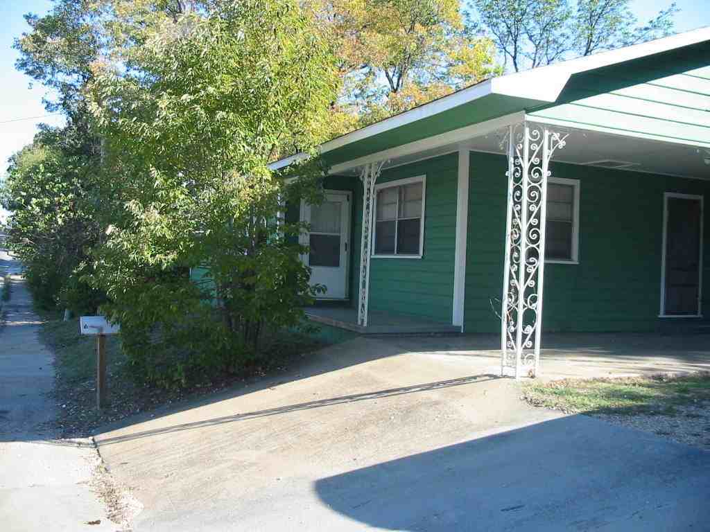 1126 N Gregg Ave - Photo 2 of 8