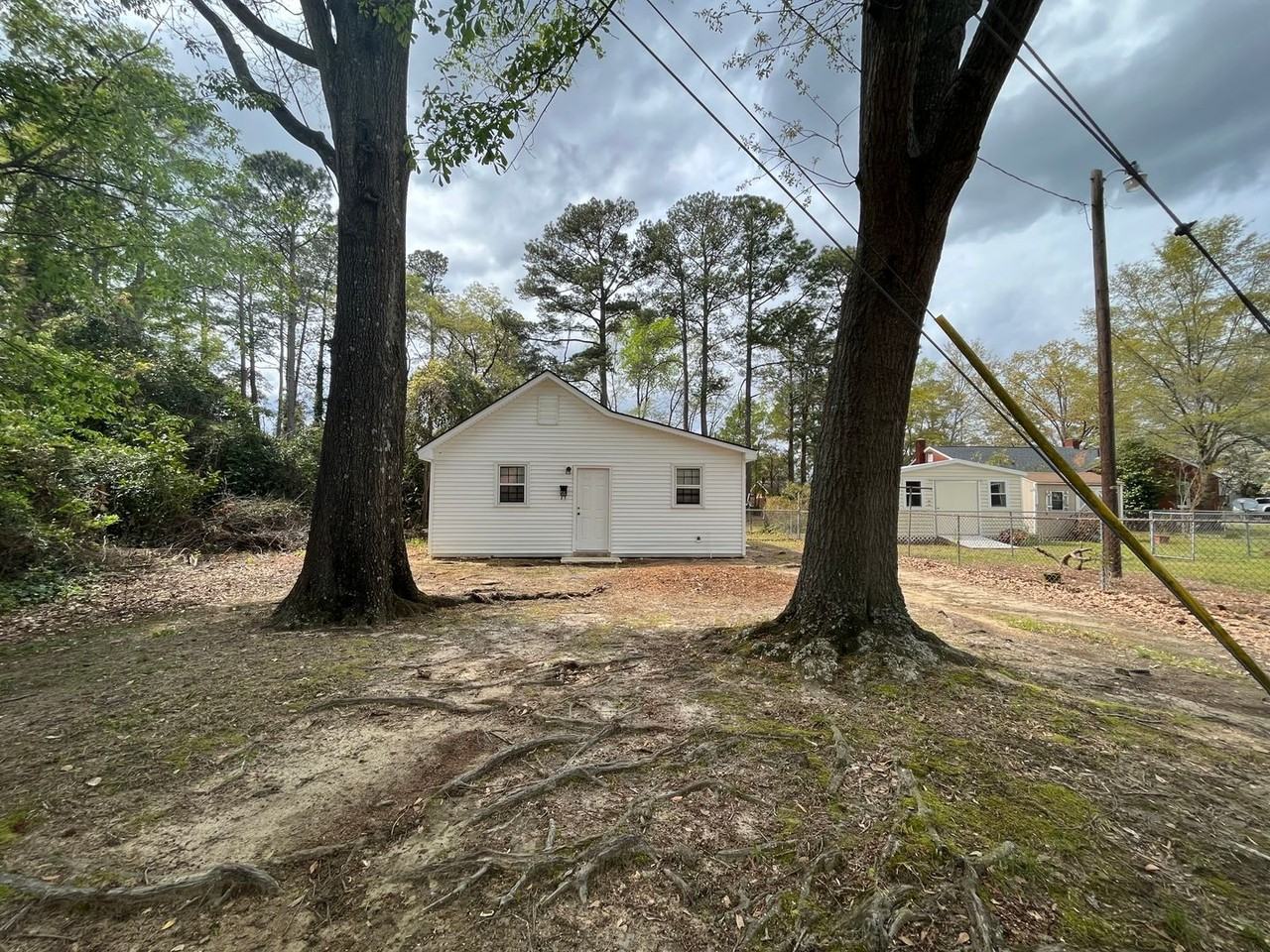 402 S Elm St - Photo 2 of 6