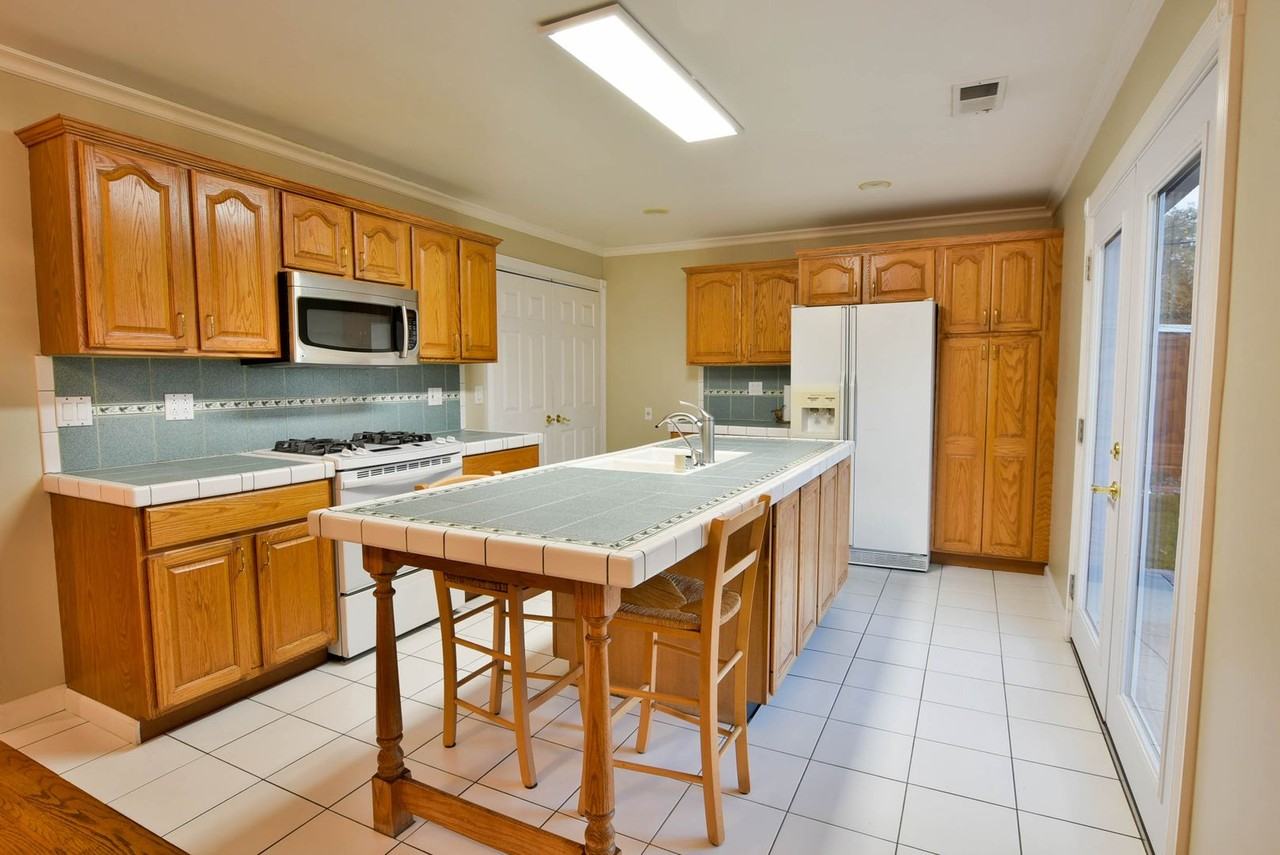 5466 Mary Jo Way - Photo 2 of 12