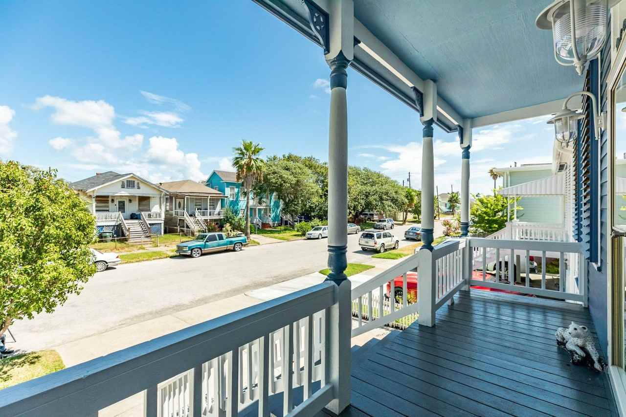 1625 Avenue M 1/2 - Photo 4 of 25