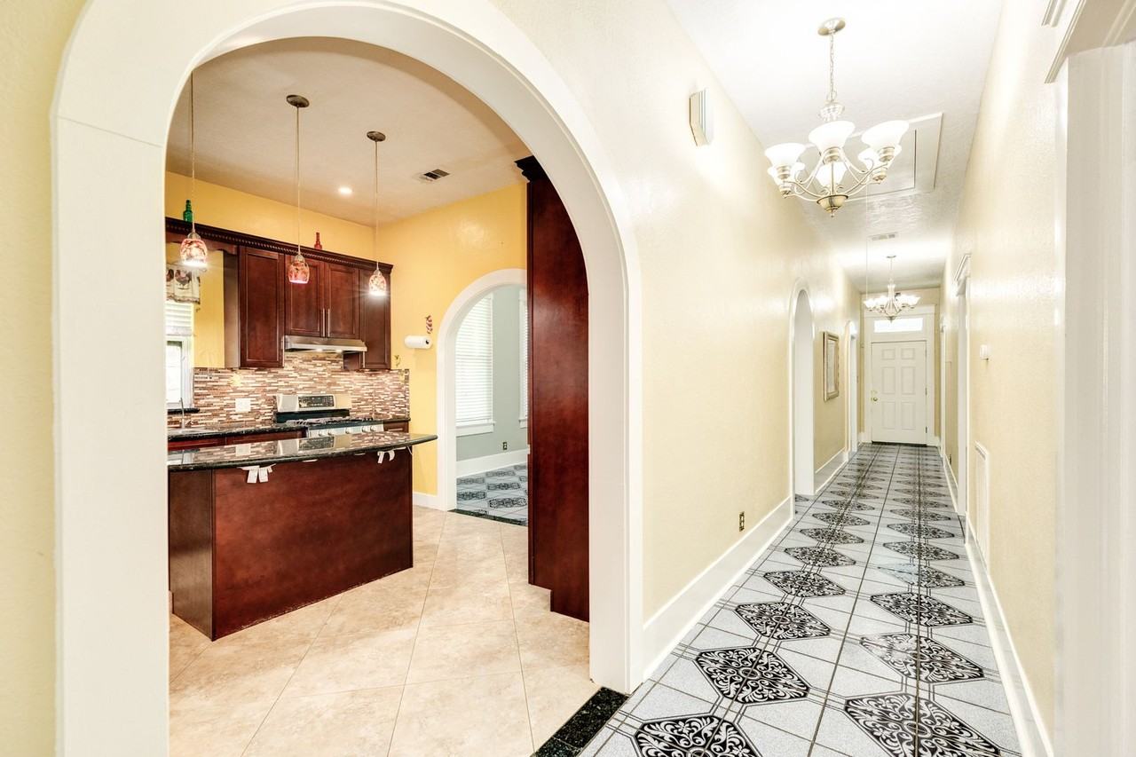 1625 Avenue M 1/2 - Photo 5 of 25