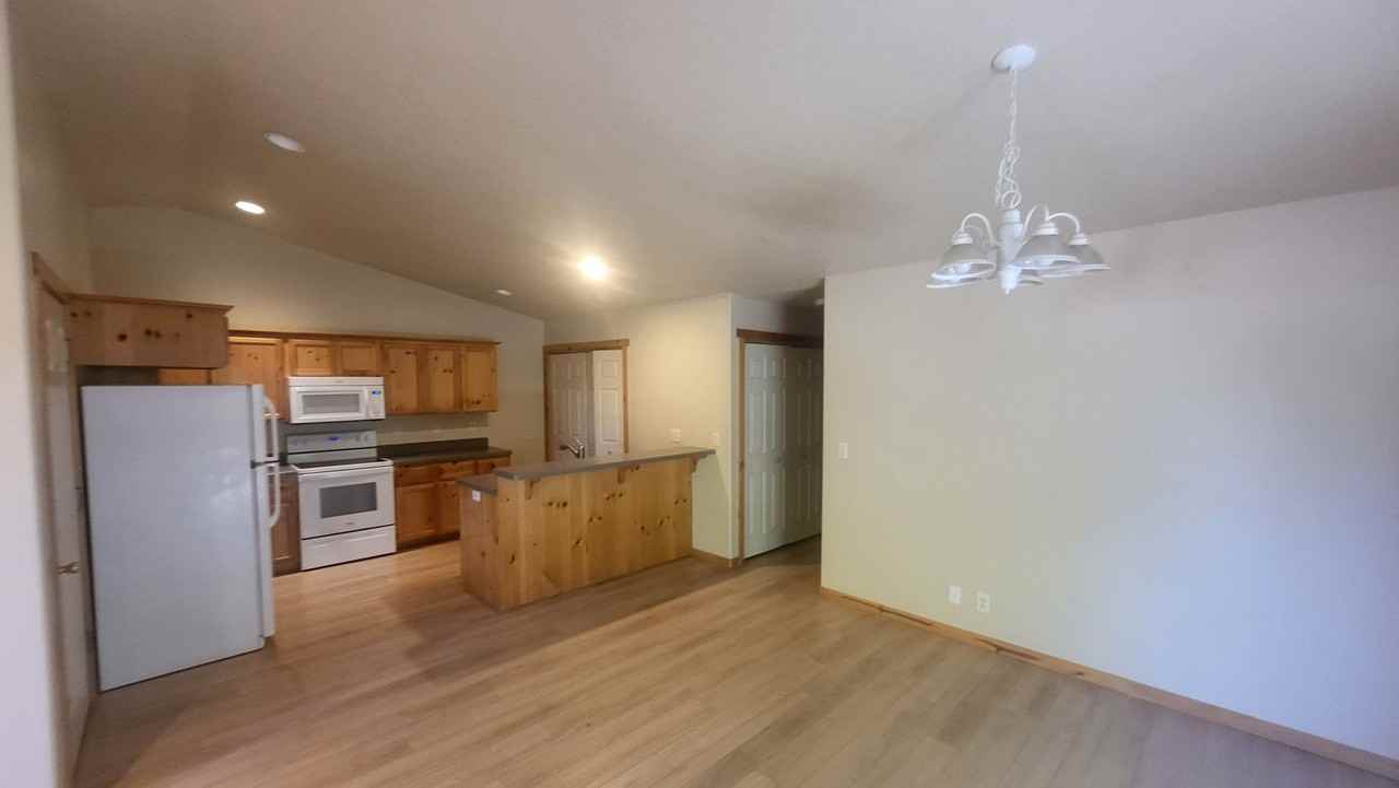 LH-791-793 - Photo 2 of 21