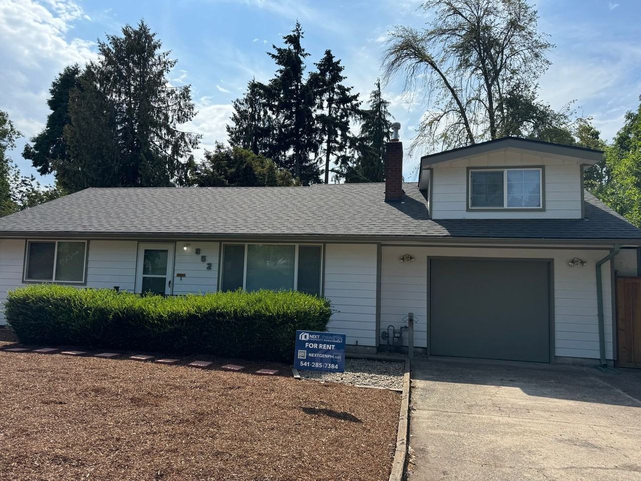 852 Leigh St - Photo 4 of 42