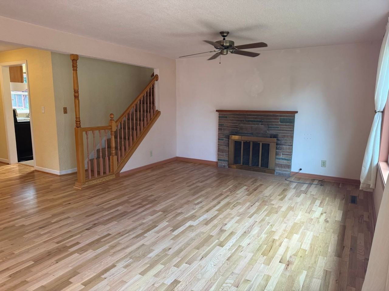 852 Leigh St - Photo 5 of 42