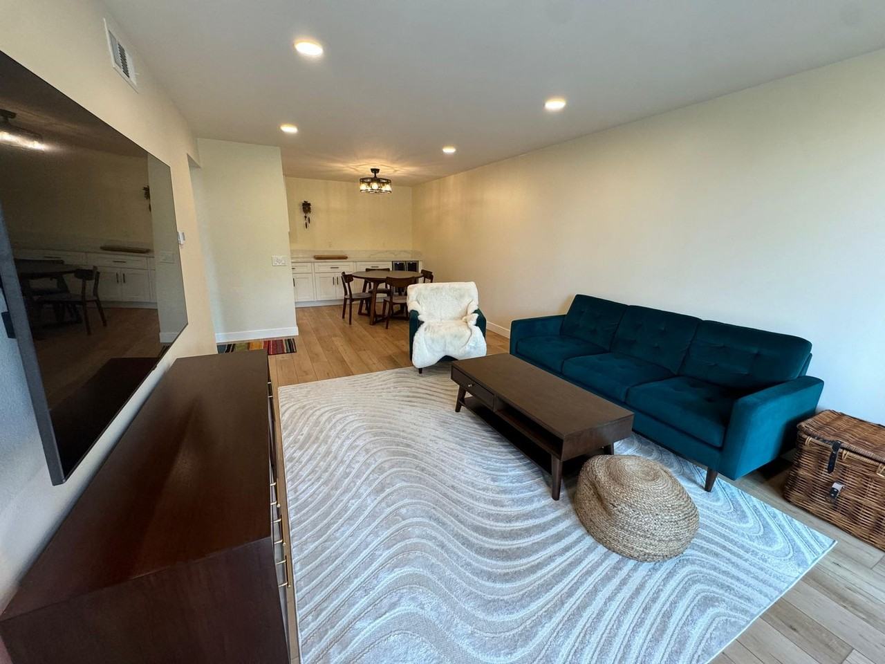 3825 Centre St #14 - Photo 7 of 18