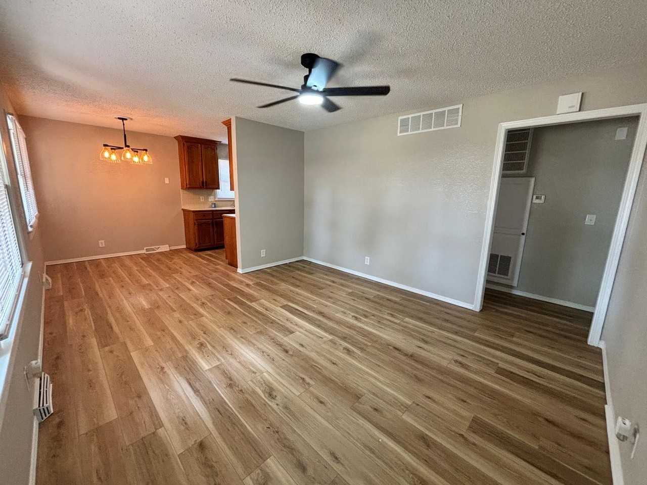 3308 S Saint Paul Ave - Photo 3 of 10