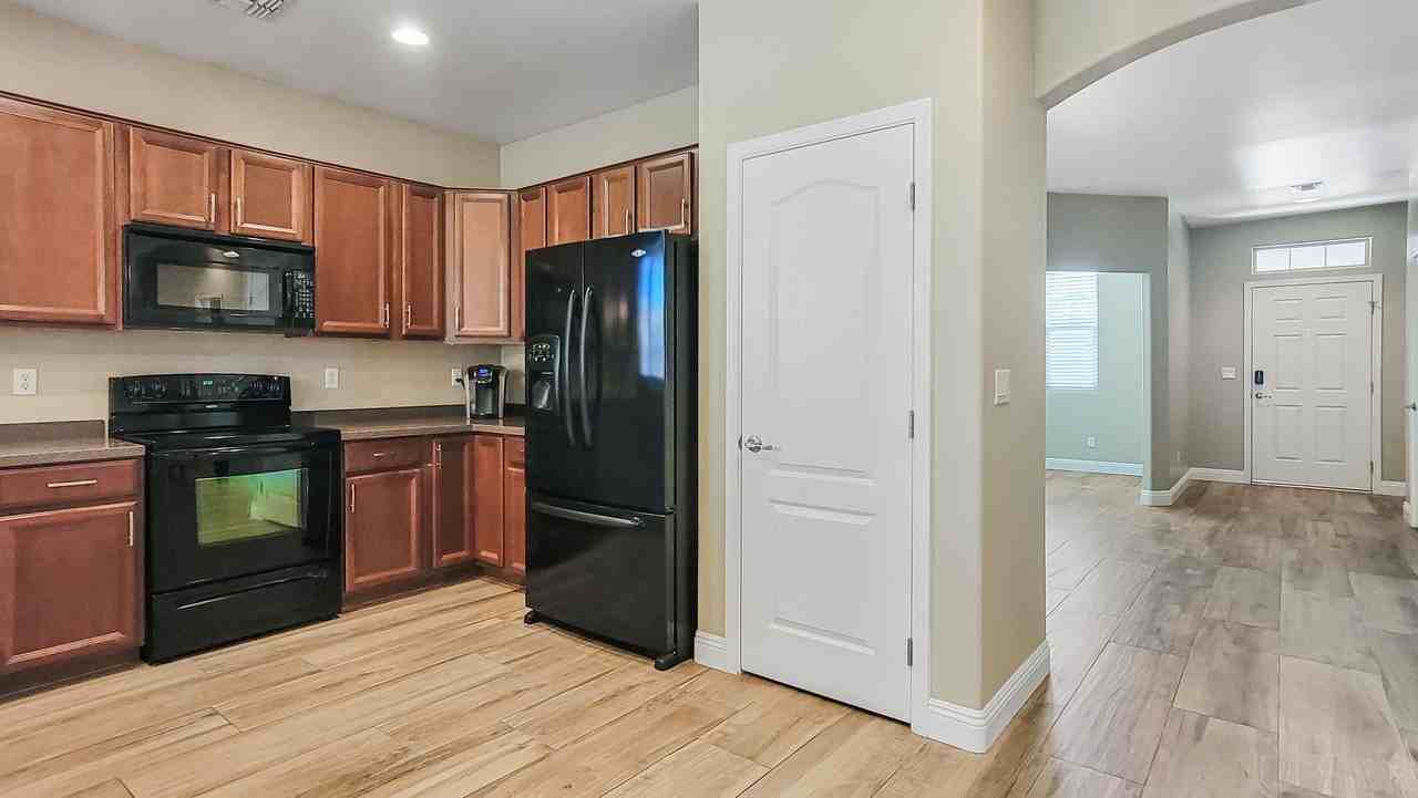 17339 W Buchanan St - Photo 3 of 37