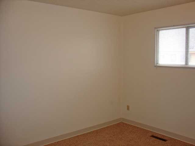 810 Crist Dr - Photo 4 of 7