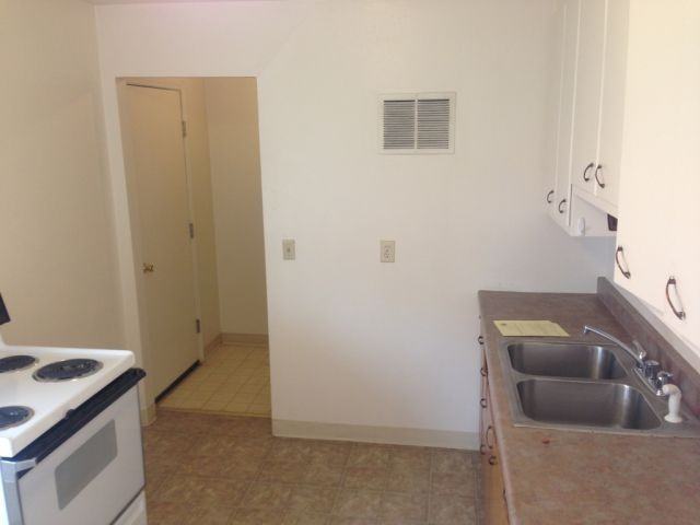 810 Crist Dr - Photo 5 of 7