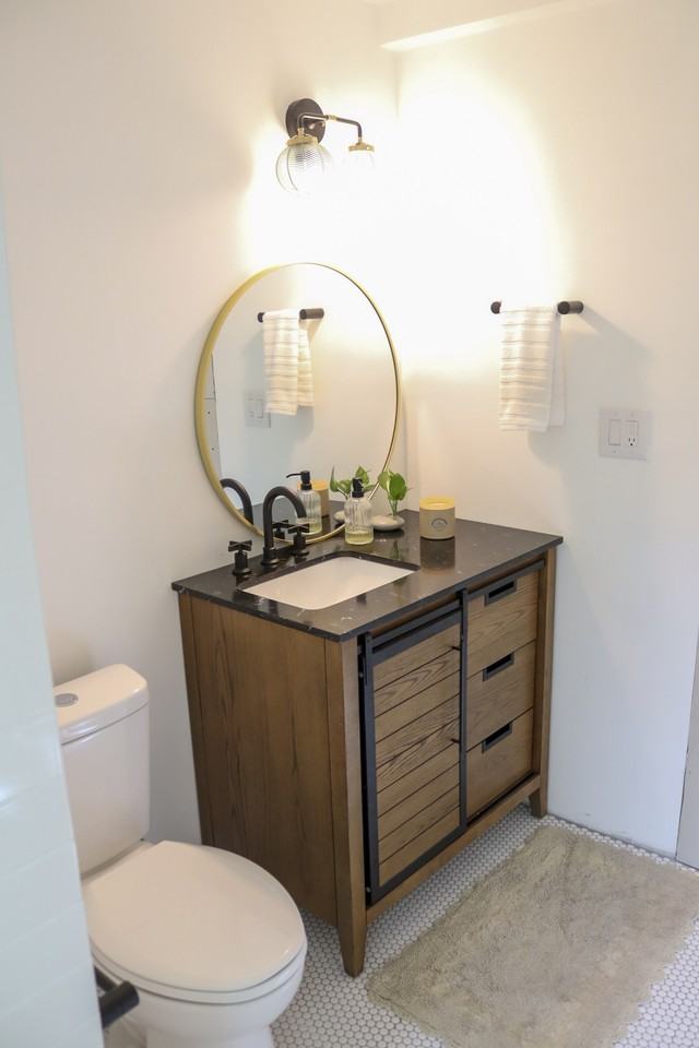 1385 Northeast 132nd Street - Photo 3 of 4