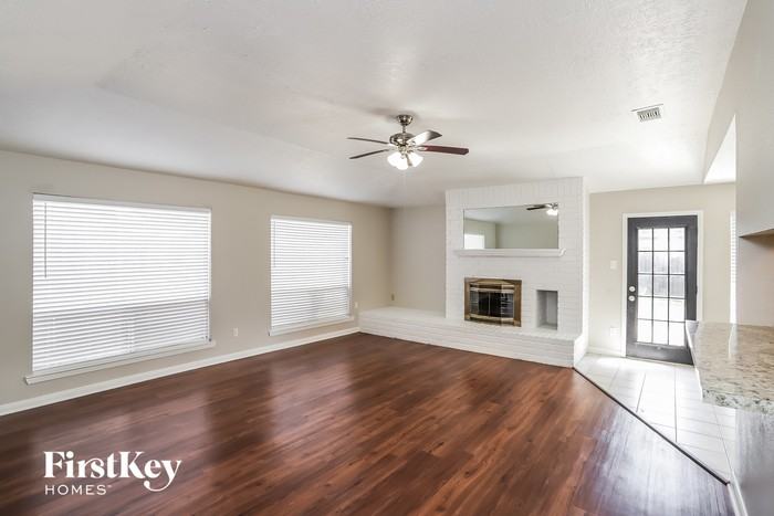 340 Forest Hills Dr - Photo 2 of 15