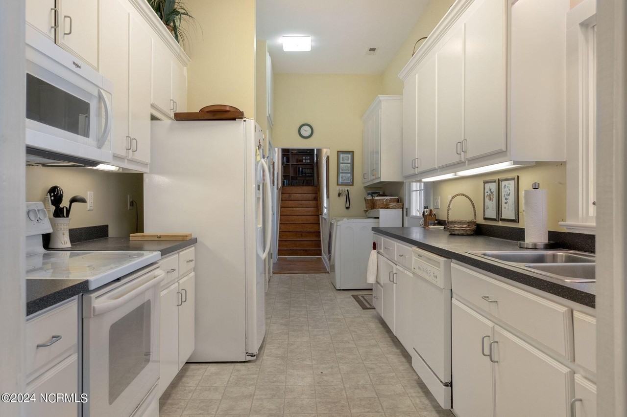 1015 Washington Post Rd #NA - Photo 3 of 24