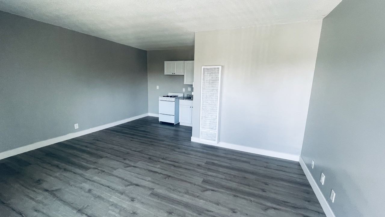 3351 Marine Ave #04 - Photo 2 of 4