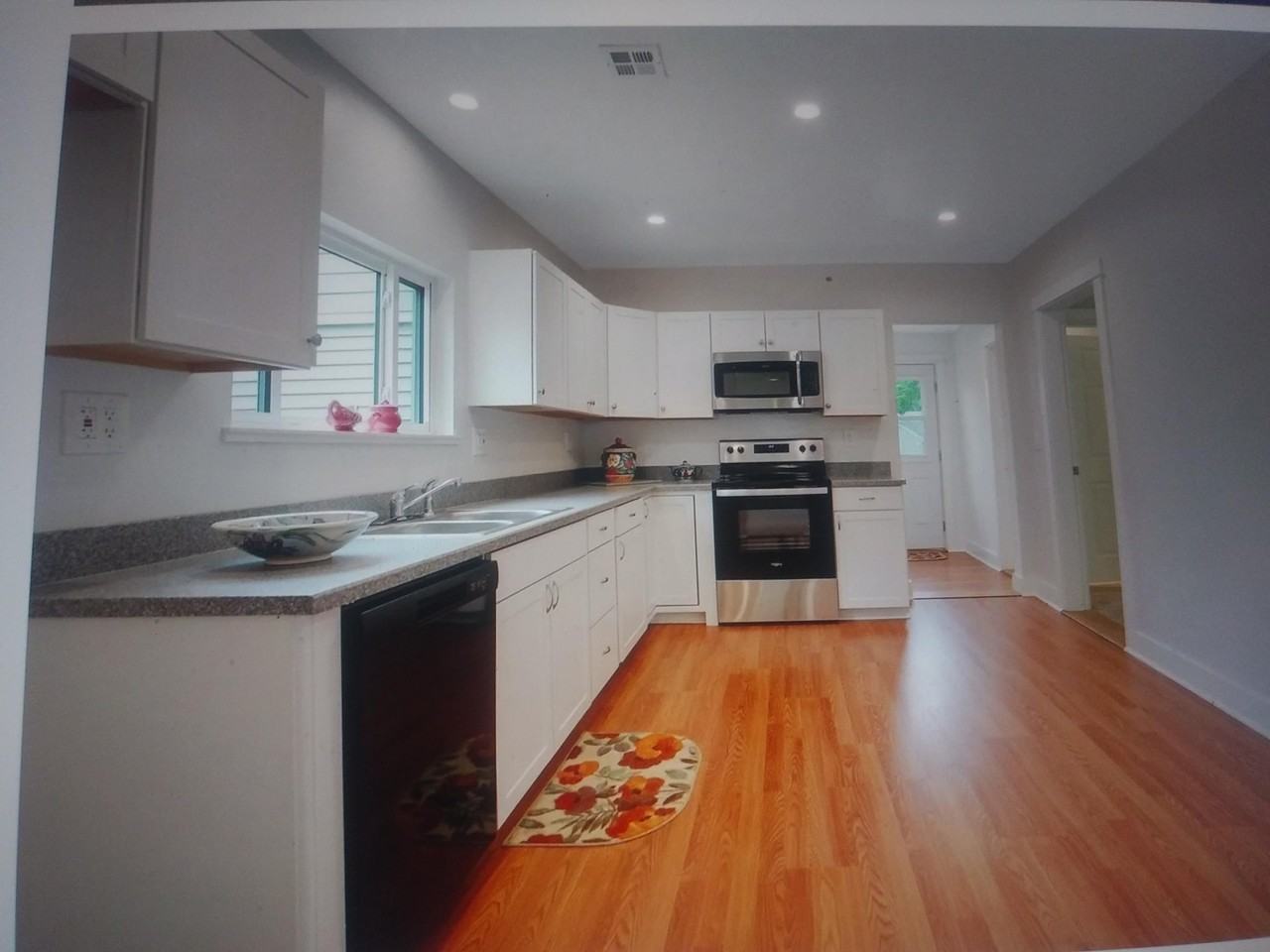 1845 Berry St Se #NA - Photo 4 of 9