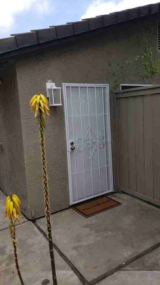 5329 Malcolm St - Photo 2 of 18