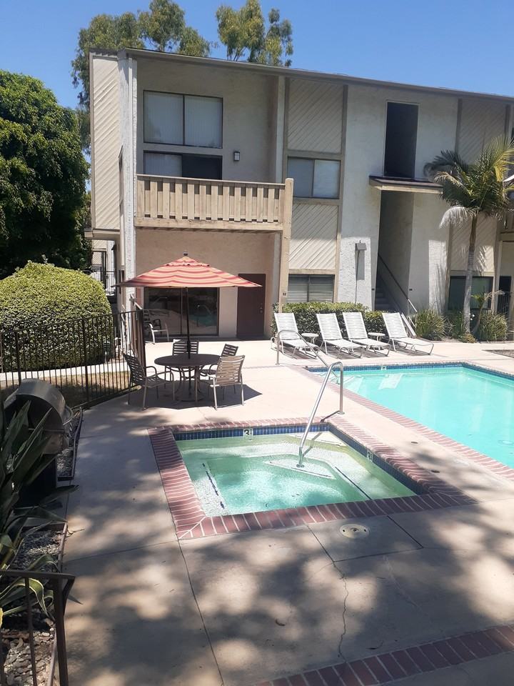 18433 Hatteras St #306 - Photo 2 of 9