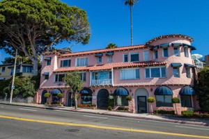 featured image of 212 N Coast Hwy