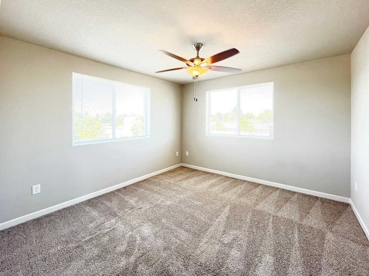 060-Sonic River Apartments - Photo 4 of 34