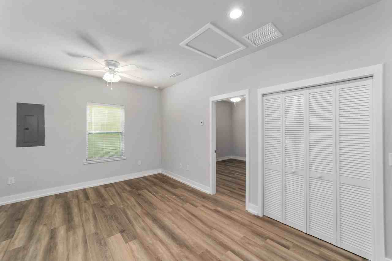 4109 Sw 15th Pl - Photo 3 of 7