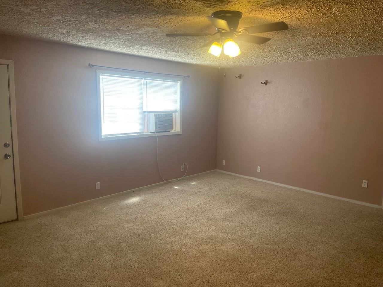 908 Maple St - Photo 3 of 25