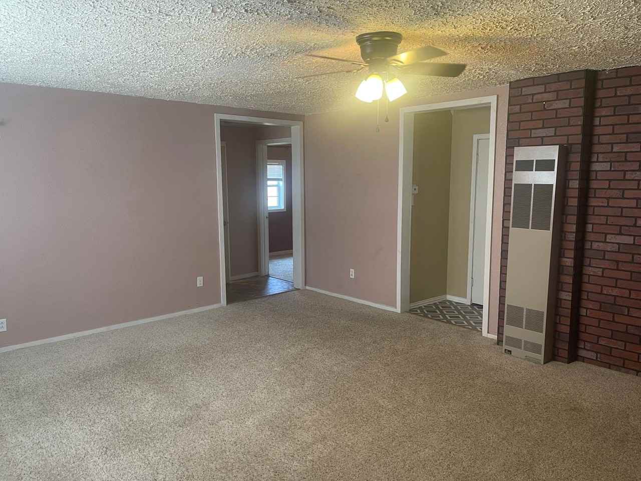 908 Maple St - Photo 5 of 25