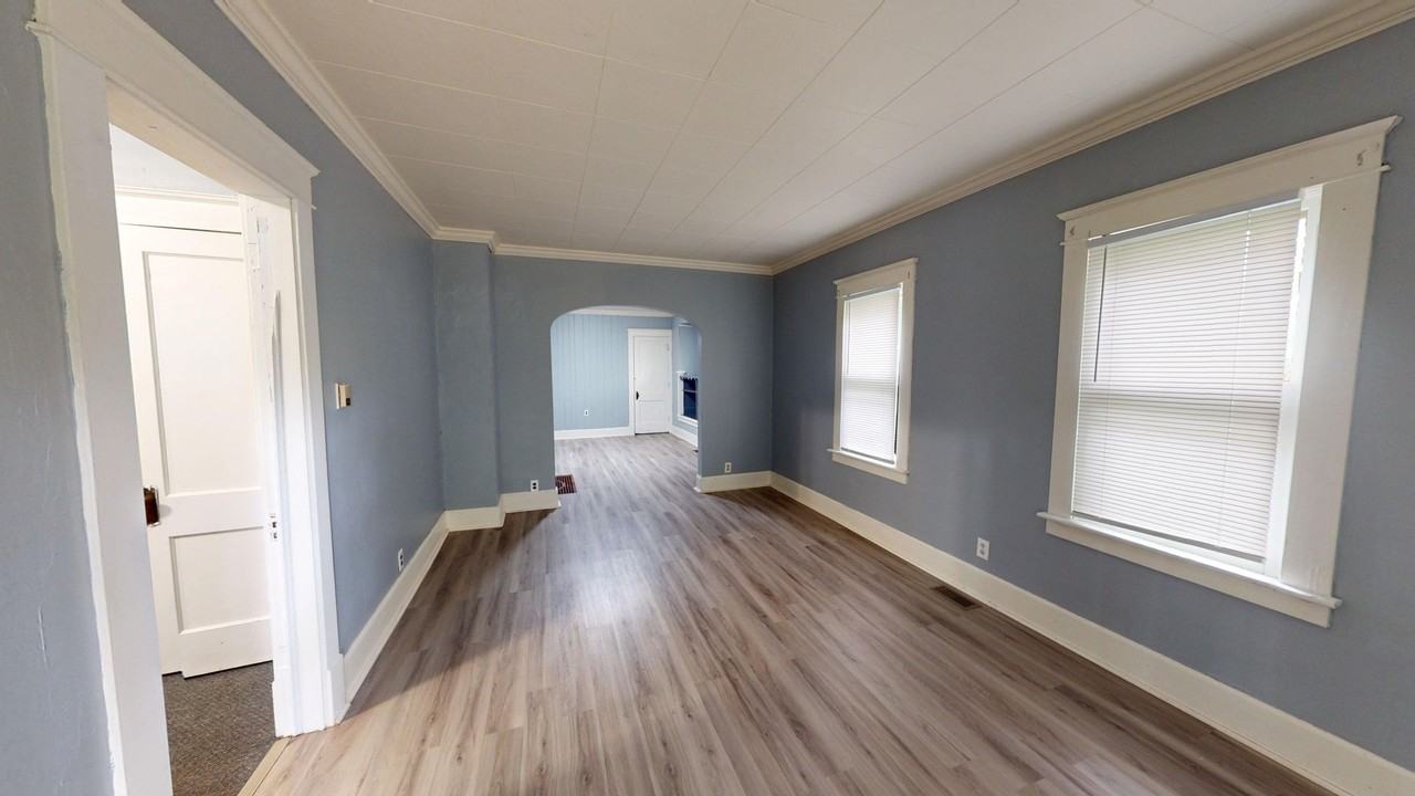 244 Elmwood Dr - Photo 2 of 10