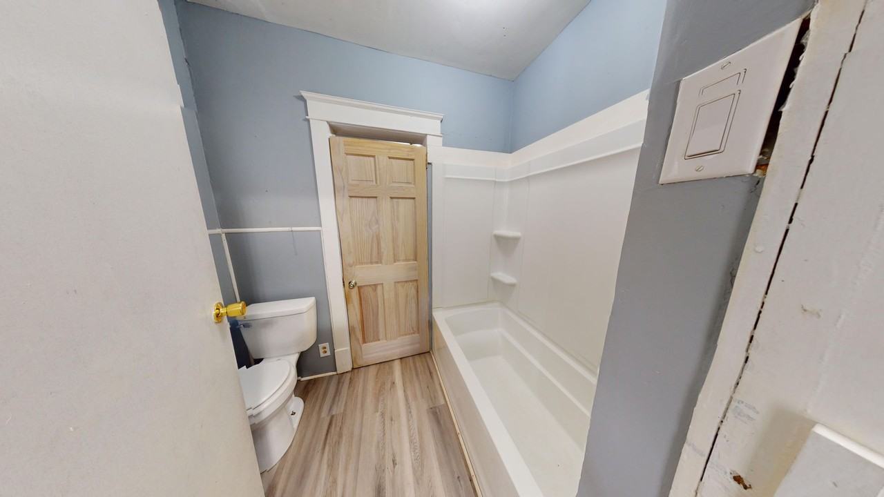 244 Elmwood Dr - Photo 4 of 10