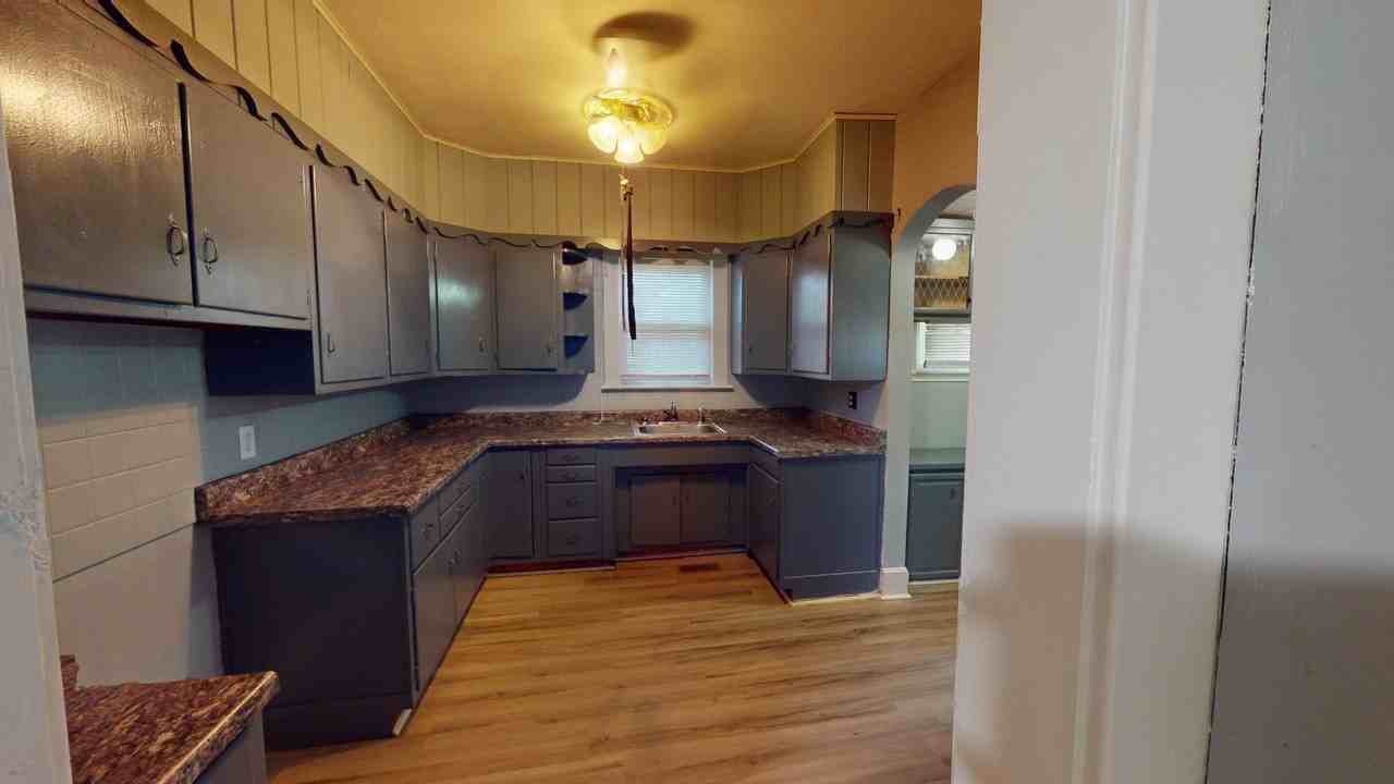 244 Elmwood Dr - Photo 5 of 10