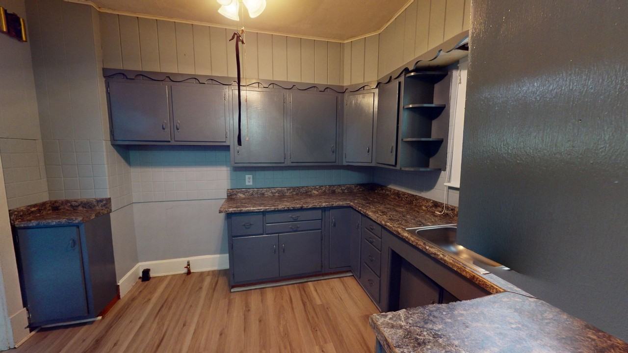 244 Elmwood Dr - Photo 6 of 10