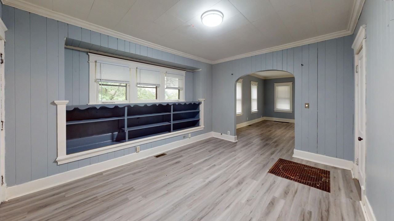 244 Elmwood Dr - Photo 3 of 10