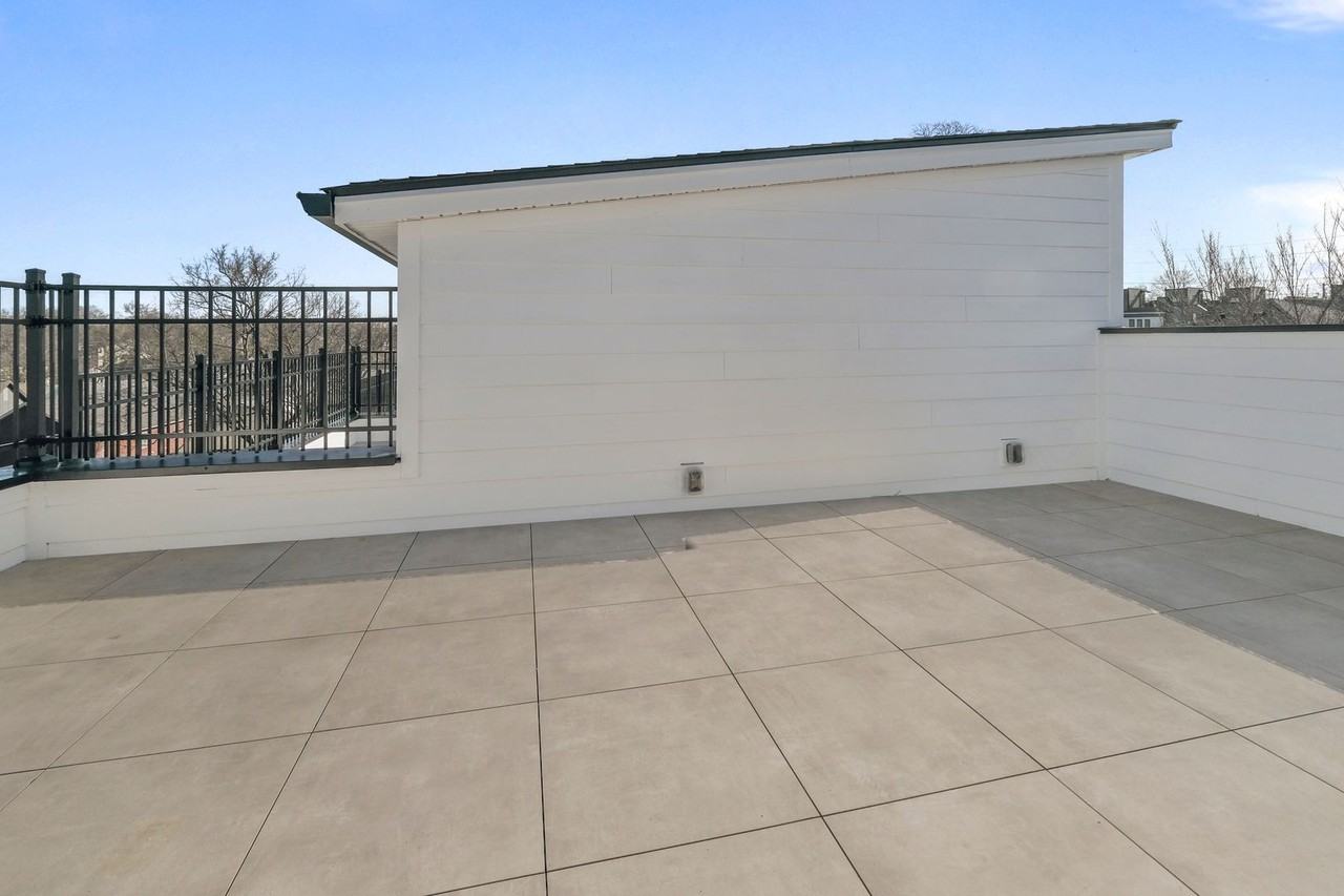 115 N 9th St #D - Photo 3 of 31