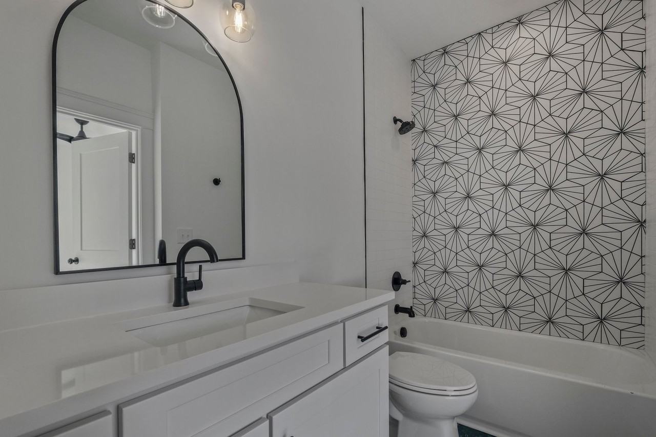 115 N 9th St #D - Photo 4 of 31