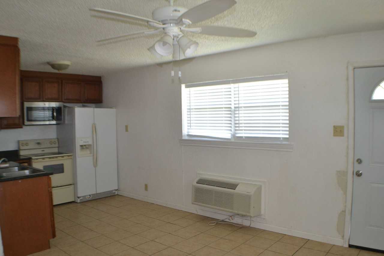 704 N Frisco Rd - Photo 4 of 12