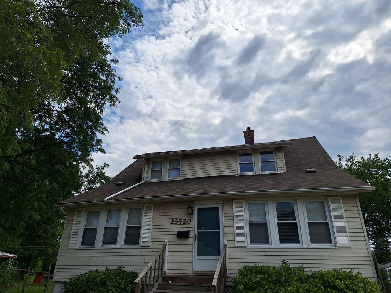 23720 Shakespeare Ave - Photo 2 of 23