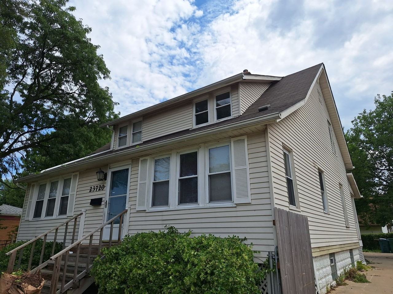 23720 Shakespeare Ave - Photo 3 of 23