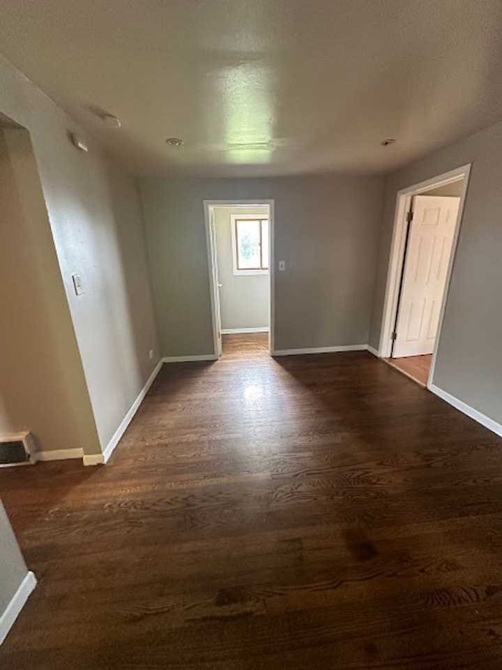 11652 S Elizabeth St - Photo 2 of 10