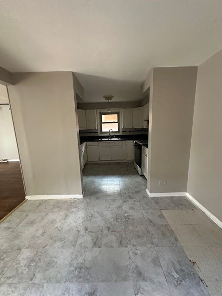 11652 S Elizabeth St - Photo 3 of 10