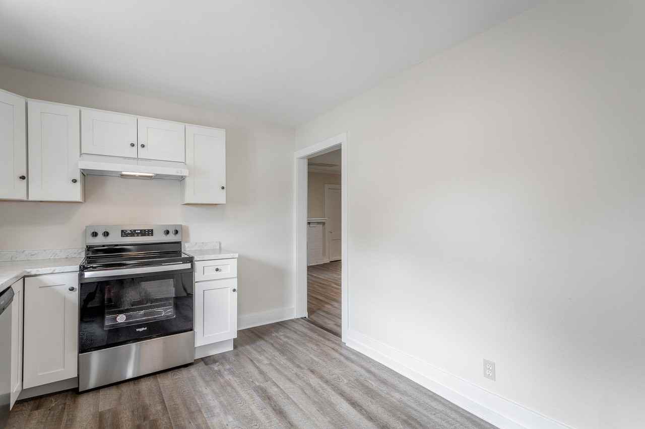 2306 E 17th St - Photo 2 of 37