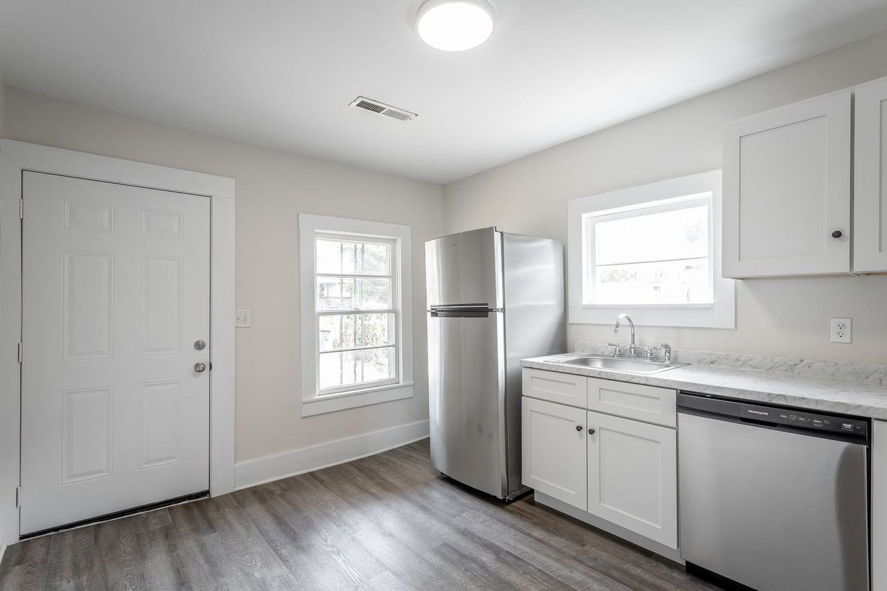 2306 E 17th St - Photo 4 of 37