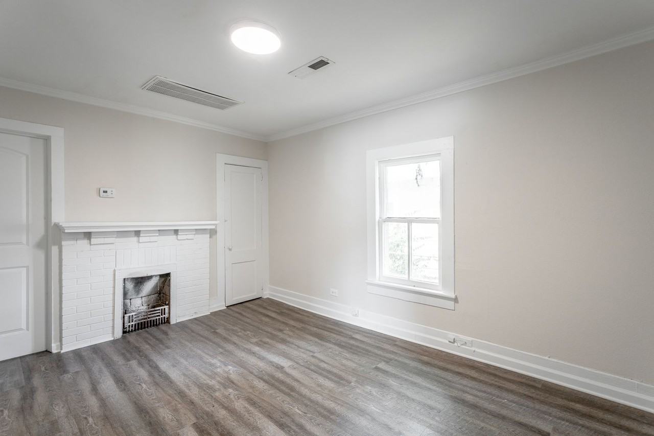 2306 E 17th St - Photo 7 of 37