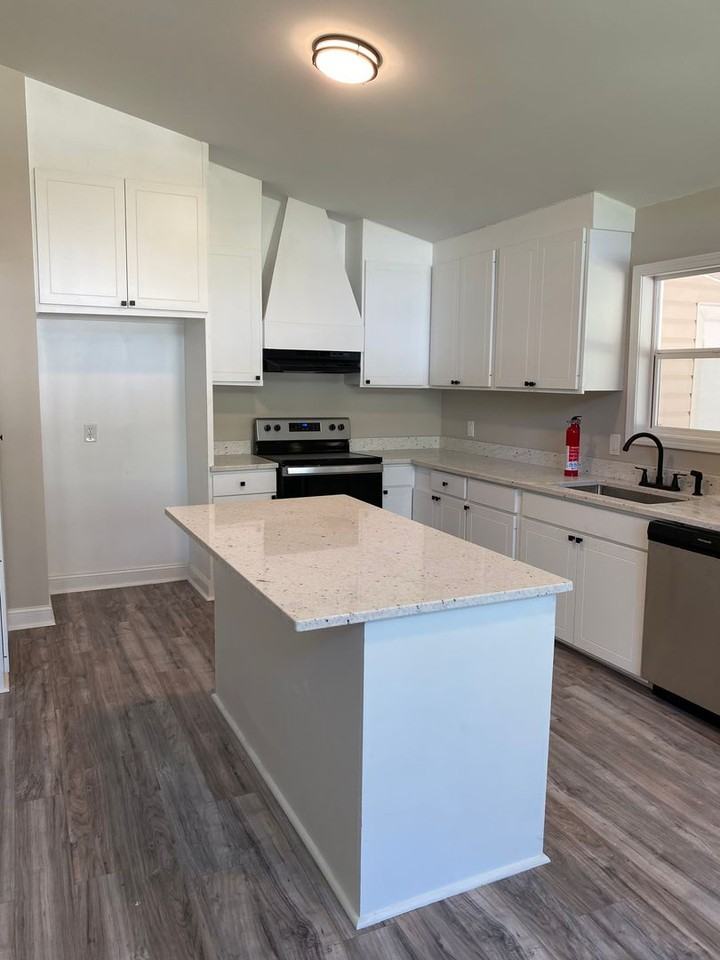 523 Sardis St - Photo 4 of 15