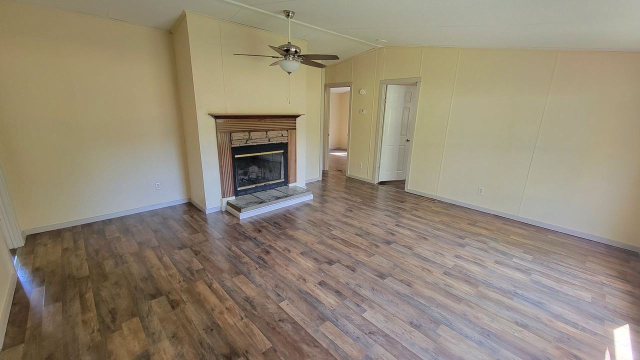 107 American Airline Rd - Photo 2 of 13