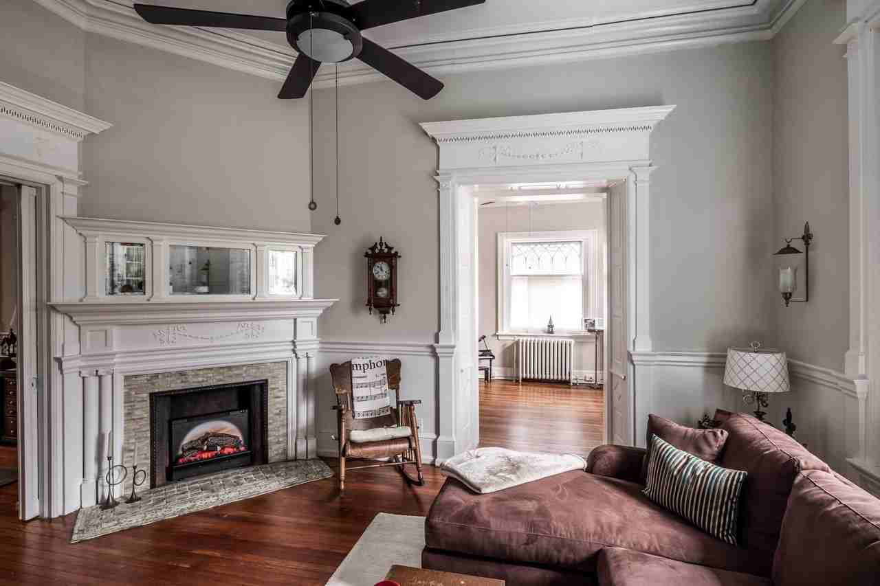 D'Ancona Mansion - Photo 7 of 10