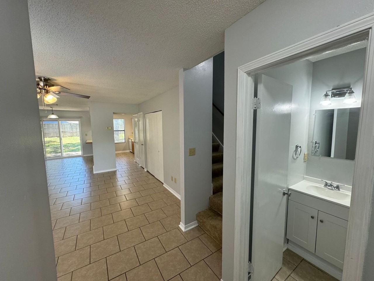 2810 Villa Woods Cir - Photo 2 of 22