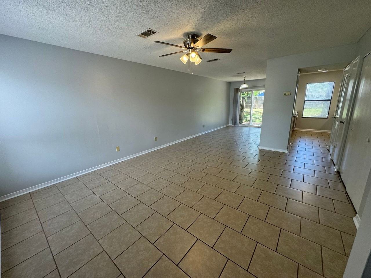 2810 Villa Woods Cir - Photo 3 of 22