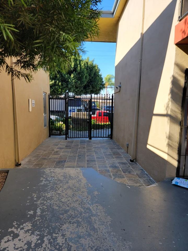 HHH-MNew - Photo 2 of 4