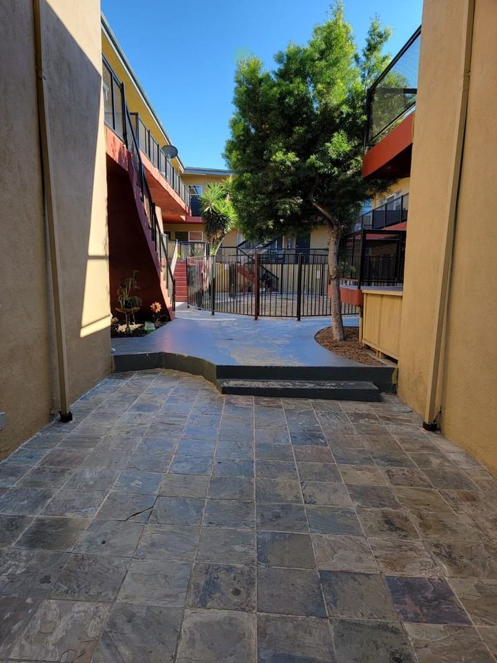 HHH-MNew - Photo 3 of 4