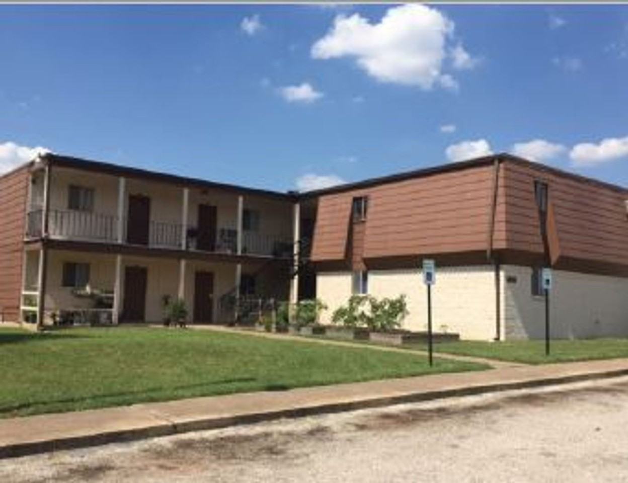 Silver Park Apartments - Photo 4 of 10