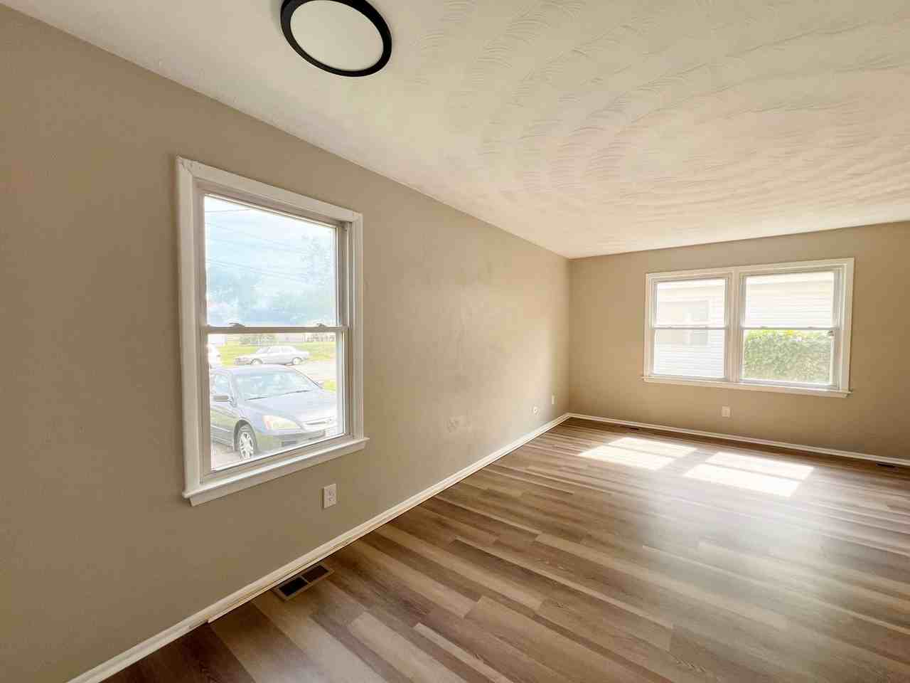 355A Grant Cir - Photo 2 of 14